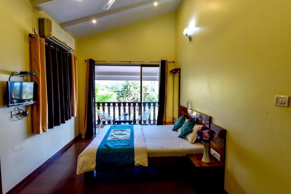 Paramount 3 Ac Bedrooms Hall Garden With Lake View Панчгані Екстер'єр фото