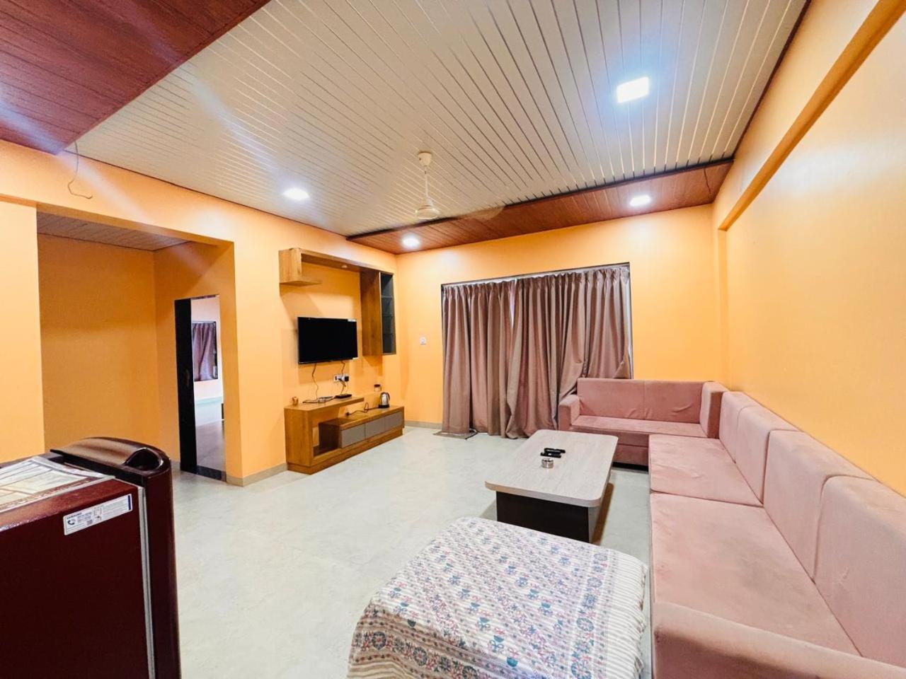 Paramount 3 Ac Bedrooms Hall Garden With Lake View Панчгані Екстер'єр фото