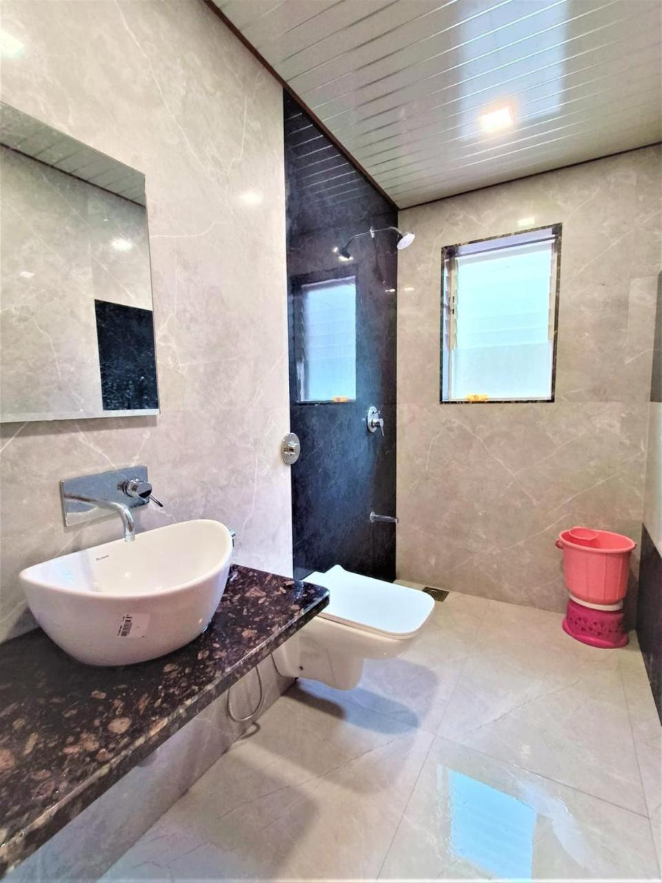 Paramount 3 Ac Bedrooms Hall Garden With Lake View Панчгані Екстер'єр фото
